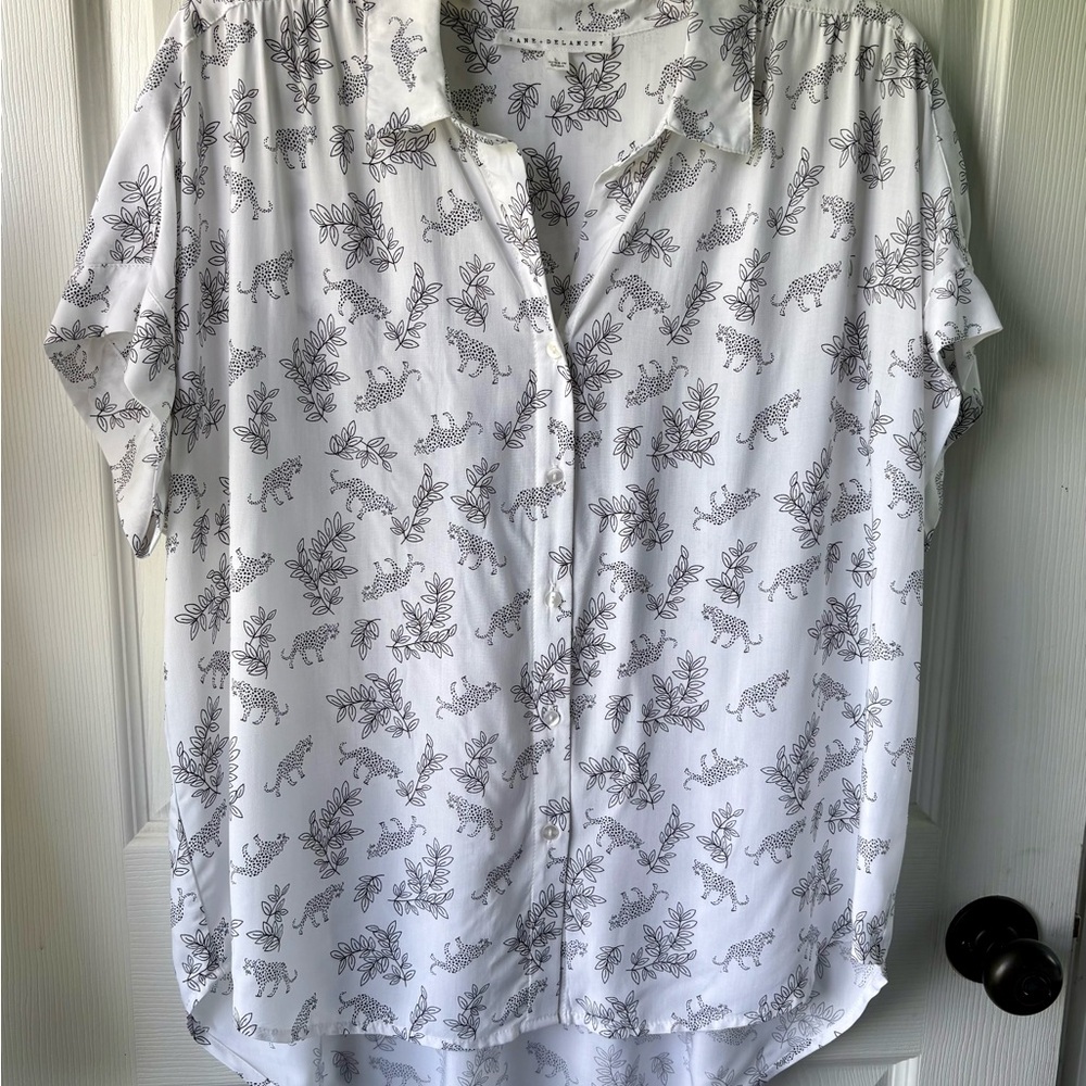 Jane and Delancey White short sleeve leopard blouse